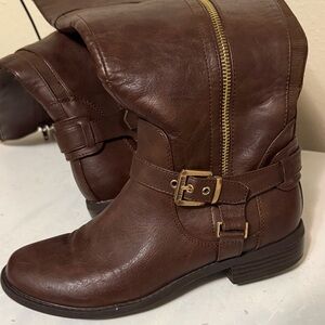 Women’s Brand New GUESS Wide Calf Boots! Size 8.5M Brown With Gold Accents
